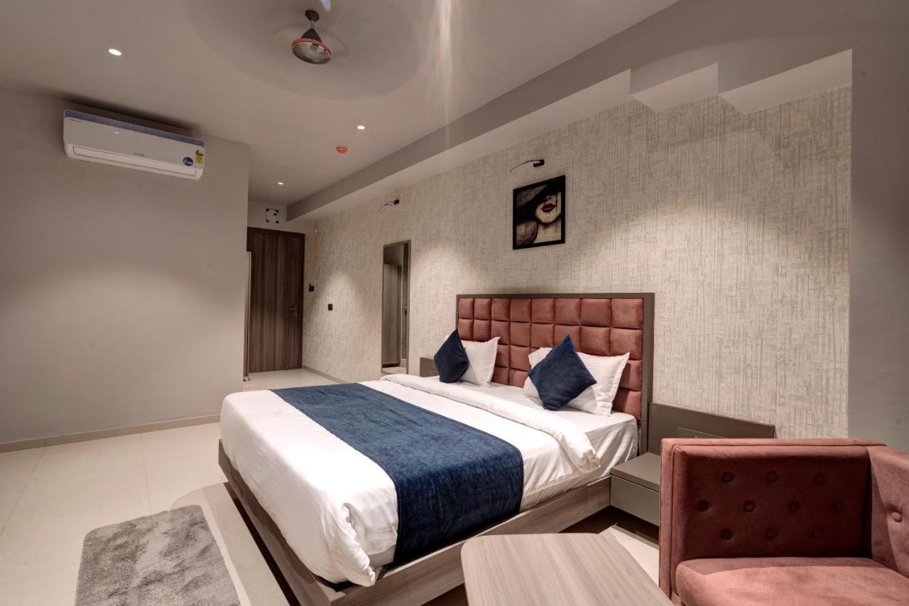 Hotel Sparsh Divine Ahmedabad Extérieur photo