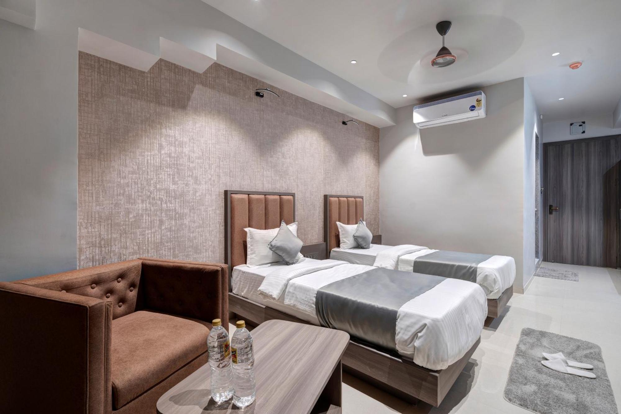 Hotel Sparsh Divine Ahmedabad Extérieur photo