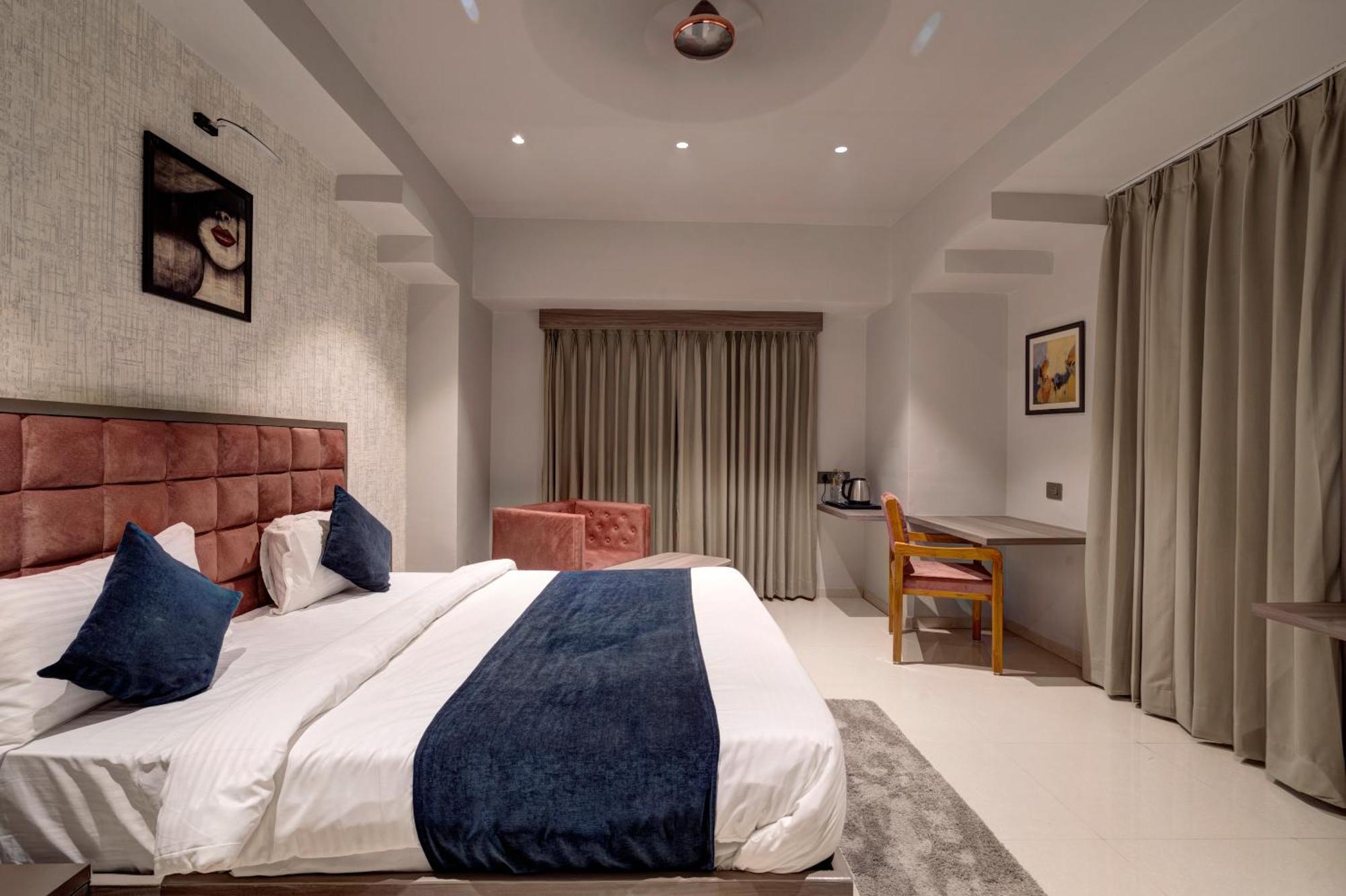 Hotel Sparsh Divine Ahmedabad Extérieur photo