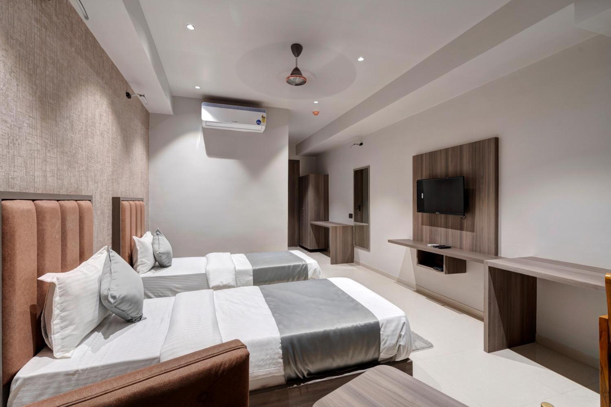 Hotel Sparsh Divine Ahmedabad Extérieur photo