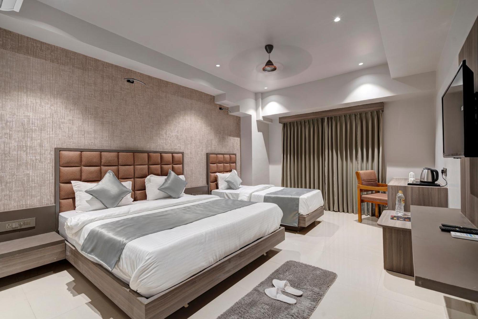 Hotel Sparsh Divine Ahmedabad Extérieur photo