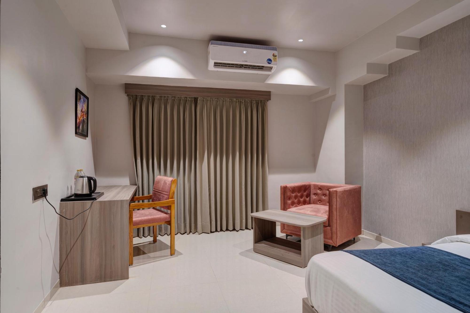 Hotel Sparsh Divine Ahmedabad Extérieur photo