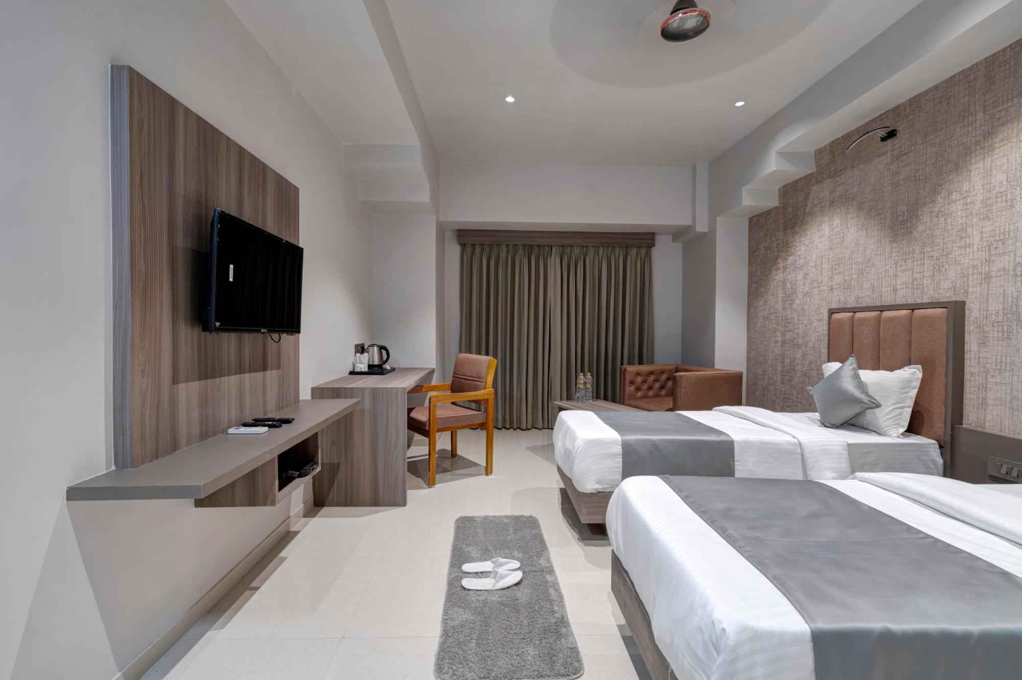 Hotel Sparsh Divine Ahmedabad Extérieur photo
