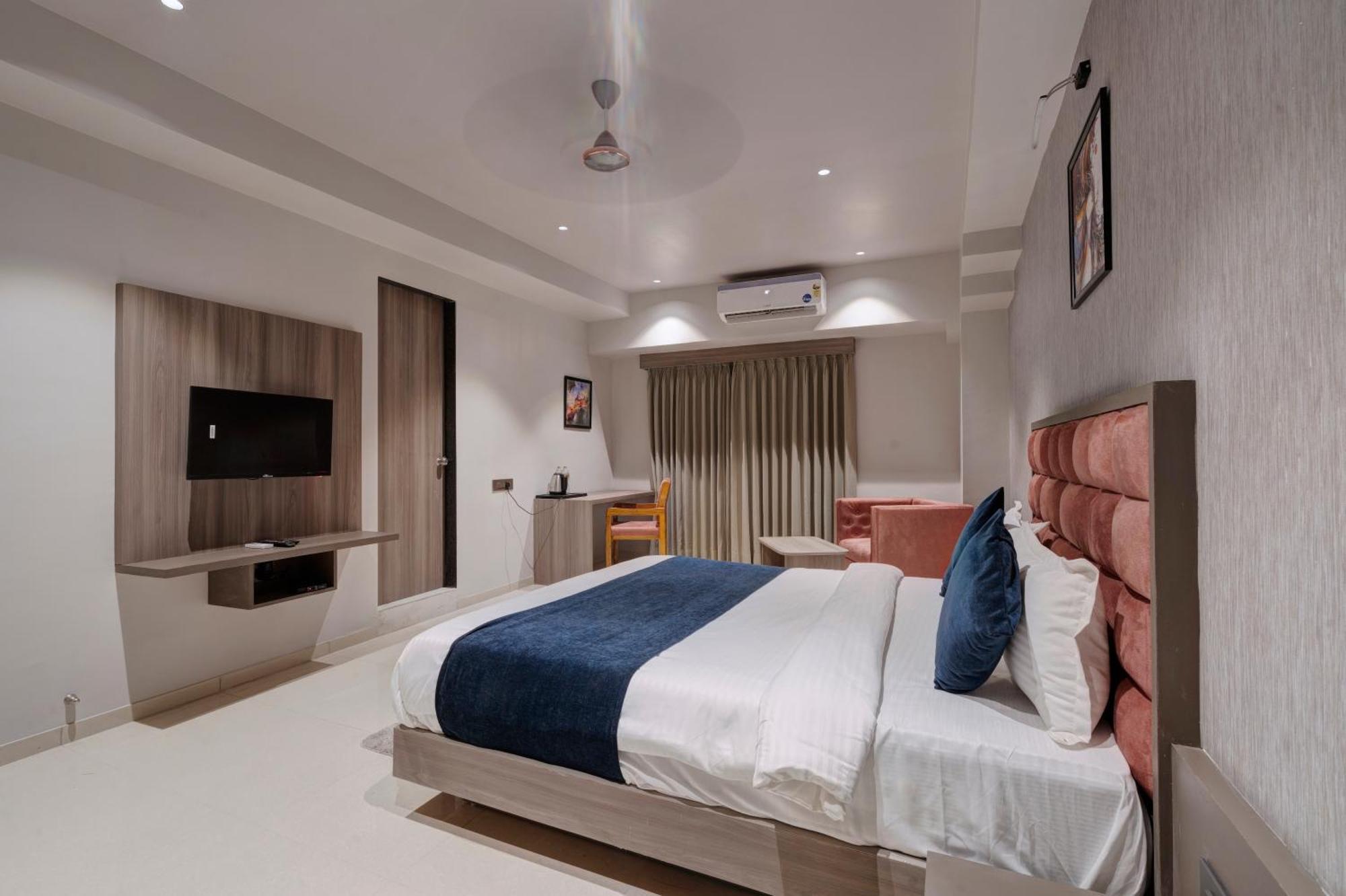 Hotel Sparsh Divine Ahmedabad Extérieur photo