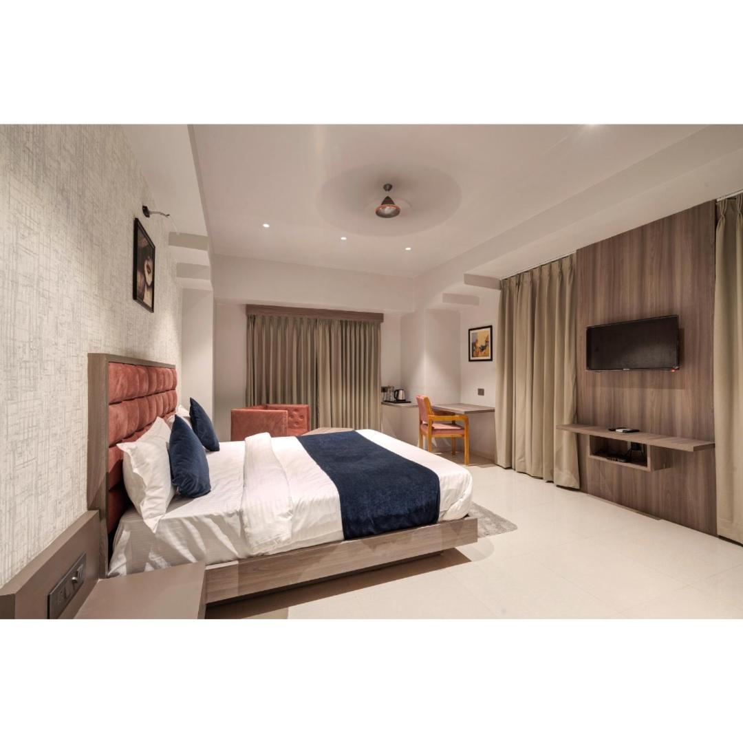 Hotel Sparsh Divine Ahmedabad Extérieur photo