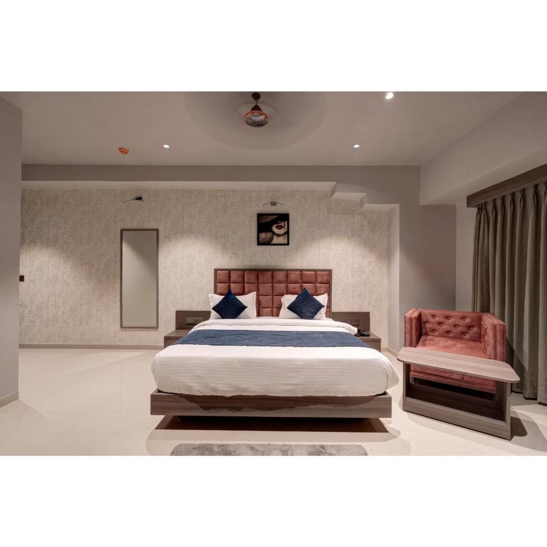 Hotel Sparsh Divine Ahmedabad Extérieur photo